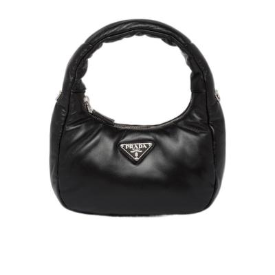 普拉达(PRADA)女士纳帕皮革单肩包小巧便携带金属三角徽标潮流百