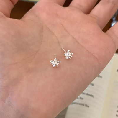 纯银花朵耳钉女生精致小巧甜美日常养耳洞耳环适合春天的耳钉送女朋友老婆情人节七夕生日礼物