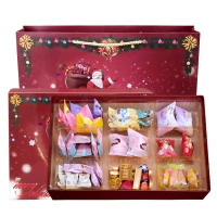 喔喔定制礼盒圣诞装多口味雪花酥果仁奶脆造型巧克力棒棒糖玉米糖枣子水果软糖配圣诞帽