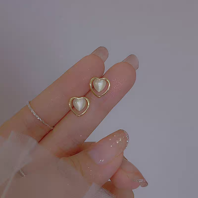 轻奢爱心耳钉女2025新款简约气质小众猫眼石设计耳环小巧精致耳饰送女朋友老婆情人节七夕生日礼物