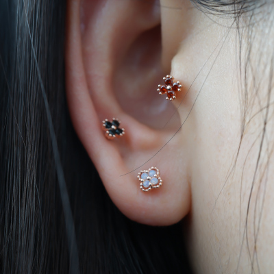 韩国气质四叶花瓣迷你小巧钛钢杆耳骨钉耳蜗钉单只螺丝拧堵送女朋友老婆情人节七夕生日礼物
