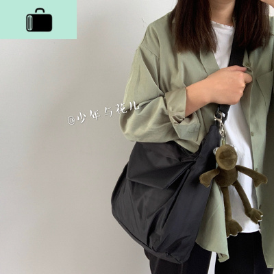 暗黑系尼龙布斜挎包男女大学生上课包日系休闲纯色极简大容量单肩NEW LAKE女斜挎包