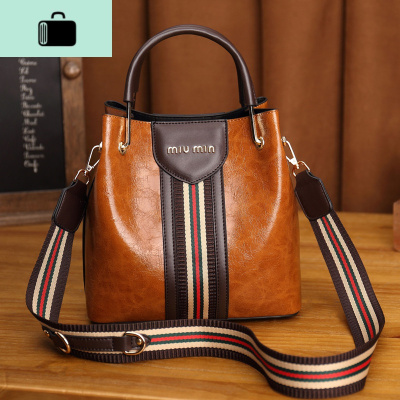 皮女包2020春夏新款时尚斜挎包包简约百搭单肩水桶包洋气潮2019NEW LAKE女斜挎包