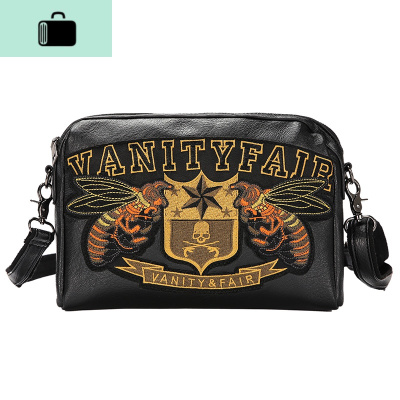 刺绣图案男包单肩斜背包韩版男士休闲斜挎包横款潮牌时尚运动包包NEW LAKE 黑色男士斜挎包