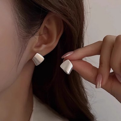 小众设计感ins冷淡风金属耳钉女2025新款个性耳环网红耳饰品送女朋友老婆情人节七夕生日礼物