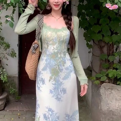 纯欲风蕾丝花边拼接碎花吊带连衣裙女春秋季新款修身收腰包臀裙子
