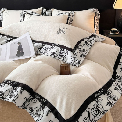 冬天宽边绣花加厚牛奶绒四件套白色双面绒被套床单加厚珊瑚绒床笠