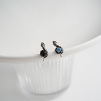 韩国复古小蛇镶钻本命年耳骨钉旋转球螺丝拧堵女钛钢针送女朋友老婆情人节七夕生日礼物