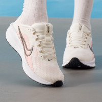 耐克(NIKE)跑步鞋女鞋新款户外健身时尚低帮缓震轻便舒适耐磨运动鞋FD6476-107 ZP