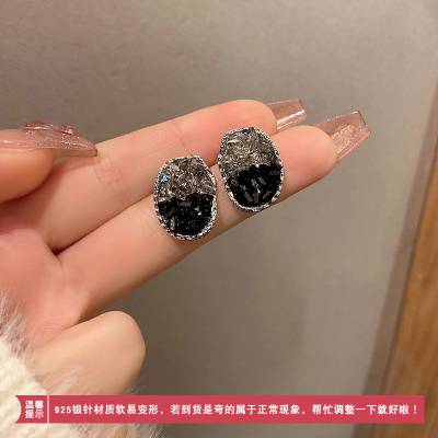 2023年新款洋气港风气质黑色耳钉女小众设计感轻奢高级耳饰耳环送女朋友老婆情人节七夕生日礼物