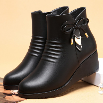 秋冬季新款妈妈棉鞋女坡跟厚底加绒短靴防滑保暖中老年女靴子