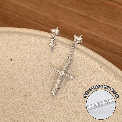 不对称十字架耳环轻奢高级感耳钉个性小众耳骨钉甜酷时尚配饰送女朋友老婆情人节七夕生日礼物