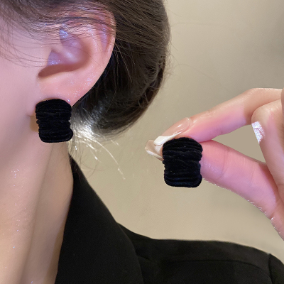 法式黑色耳钉轻奢高级感气质耳环2024新款时尚百搭通勤耳饰女送女朋友老婆情人节七夕生日礼物