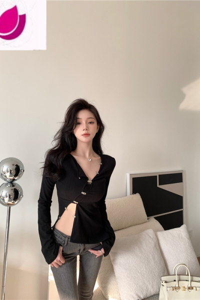 七斓辣妹上衣设计感镂空性感甜辣修身春装2023年新款女装V领长袖t恤