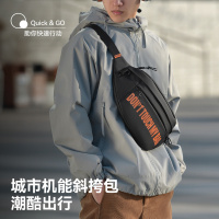 男士斜挎包轻便通勤包胸包男款挎包男通勤机车背包防泼水单肩背包
