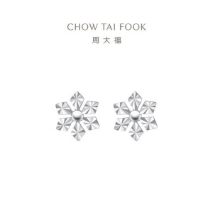 周大福晶莹雪花 白金PT950铂金耳钉 PT159511生日礼物 PT159511