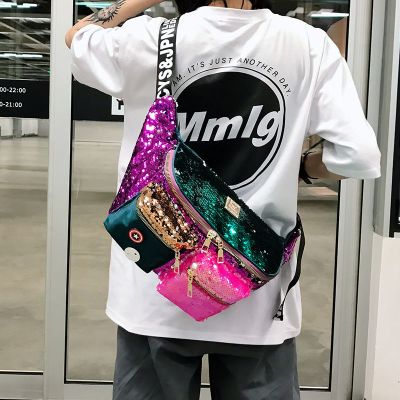斜挎胸包女新版渐变色宽肩带质感亮片包徽章拼色时尚单肩大腰包