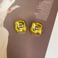 轻奢极简高级感字母耳钉女港风气质大气耳环时尚百搭小众设计耳饰送女朋友老婆情人节七夕生日礼物