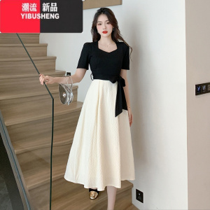 YIBUSHENG法式小香风黑色拼接连衣裙2024新款别致设计感赫本风小个子