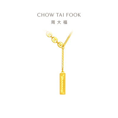 周大福 ING系列 闪耀鱼鳞幸运签足金黄金吊坠项链(工费:880计价)F231845