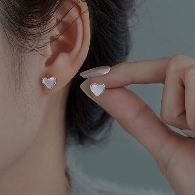 s925纯银针贝母爱心耳钉女小众螺丝拧扣耳骨钉甜美高级感耳饰送女朋友老婆情人节七夕生日礼物