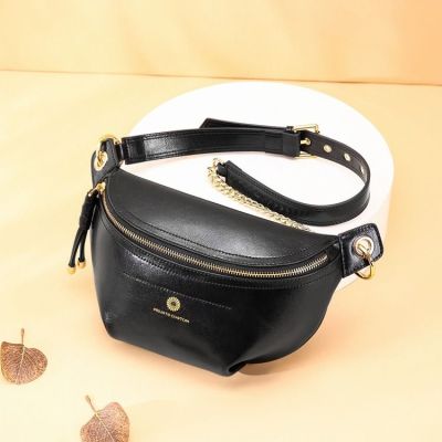 真皮胸前包女腰包轻奢纯牛皮2020新款百搭休闲大容量手提单肩皮包