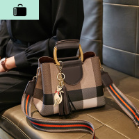 女包包2020新款春夏季时尚格纹水桶包百搭手提斜挎包宽带单肩包潮NEW LAKE女斜挎包