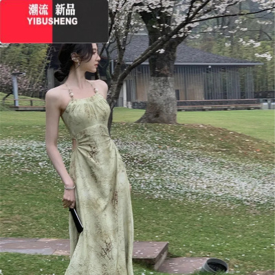 YIBUSHENG法式复古温柔系碎花裙女新款收腰显瘦御姐气质挂脖吊带连衣裙子