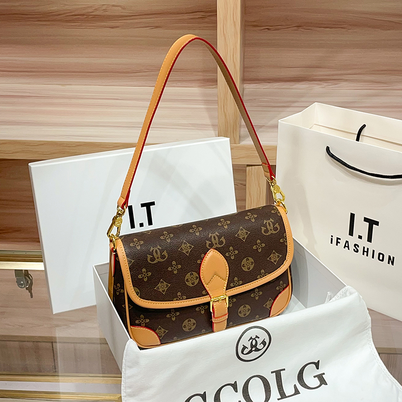 欧美时尚女士包包2026新款轻奢老花法棍包小众高级感女包单肩斜挎包手提腋下包