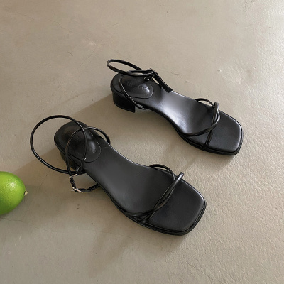 娜瑟薇韩版百搭仙女风简约凉鞋2021女夏季一字扣带粗跟气质方头鞋ins潮