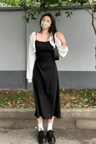 黑色吊带连衣裙气质显瘦小黑裙赫本风夏款韩版A字中长款裙子INS潮