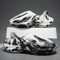 洞洞鞋男士夏季潮流外穿防滑软底个性设计水墨风网红户外海边凉拖