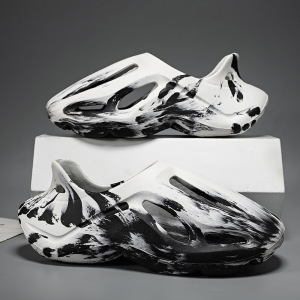 洞洞鞋男士夏季潮流外穿防滑软底个性设计水墨风网红户外海边凉拖