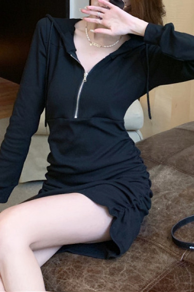 连帽卫衣裙包臀连衣裙女装春秋新款名媛灰黑收腰显瘦长袖裙子