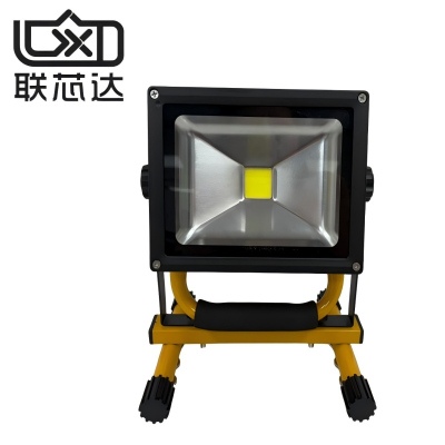 采用大功率LED,固态免维护光源,光效高、寿命长、绿色环保、发热量低,可在各种场所安全、可靠工作;