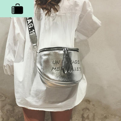 上新小包包女2020新款潮字母宽带单肩包韩版百搭斜挎包时尚水桶包NEW LAKE女斜挎包