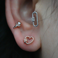 精致波纹几何缕空爱心长方形韩国直送耳骨钉耳门钉钛钢针旋转拧堵送女朋友老婆情人节七夕生日礼物