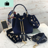 丝绒水桶包女斜挎包2020新款小众星空宽肩带包包手提单肩流苏女包NEW LAKE