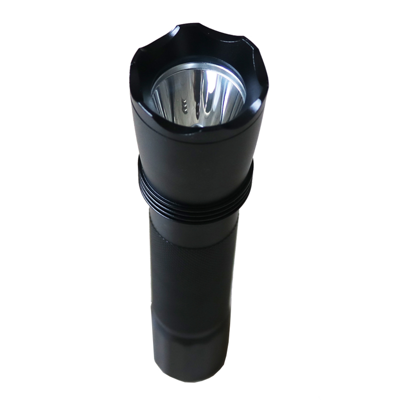 EBT002 高亮度防水防尘手电筒,外形美观,实用。