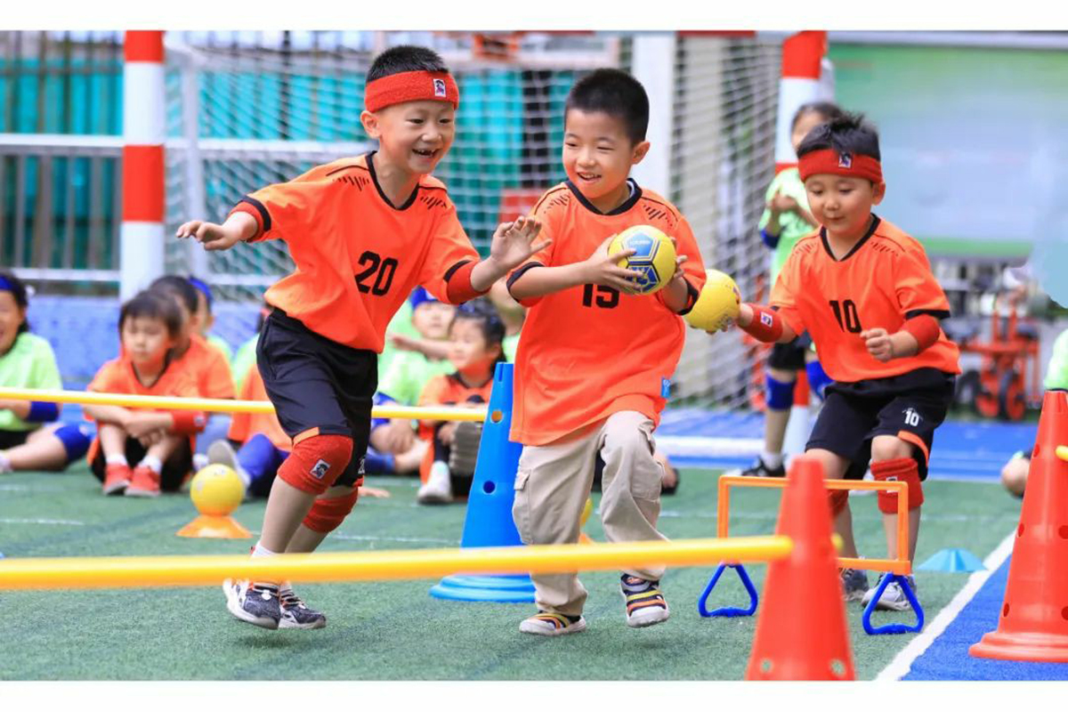 幼儿手球游戏化课程、培训、器材与评价“3+1”整体解决方案