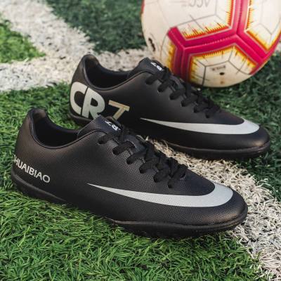 夏天踢的足球鞋儿童小学生11训练鞋tf碎钉透气9男童10岁8防滑