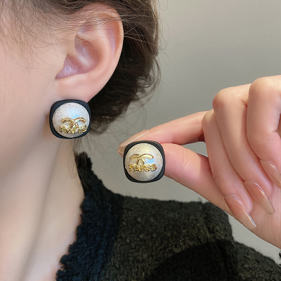 几何字母珍珠耳钉女耳环2023新款秋冬小众设计银针耳饰高级感送女朋友老婆情人节七夕生日礼物