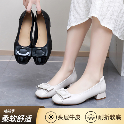 四季妈妈皮鞋女2026春季真皮喜婆婆中跟软底花结浅口32码小码单鞋