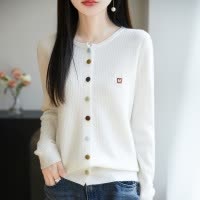 2025年新款 安迪绒彩扣M标圆领开衫女百搭毛衣针织外套上衣女