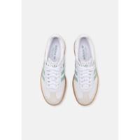 Adidas女士网面健步鞋百搭圆头低帮休闲运动鞋白色蓝绿拼色经典复古老爹