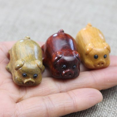 厂家直销檀木雕刻福猪趣味趴趴猪生肖汽车钥匙扣DIY男女创意挂饰送女朋友老婆情人节七夕生日礼物