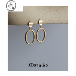 JiMiND<Darling>无耳洞入。极简哑光几何蚊香盘耳夹法式港风高级感 耳夹款