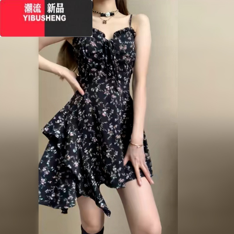 YIBUSHENG茶歇法式黑色碎花吊带连衣裙子女设计感小众a字不规则辣妹短裙