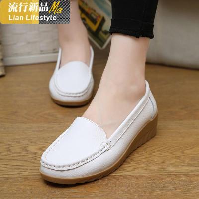 真皮坡跟休闲鞋妈妈鞋防滑中跟白色护士鞋牛筋底女鞋软底孕妇单鞋知义(ZHIYI)休闲鞋