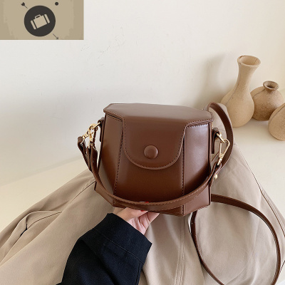 港风小众森系斜挎包女2020新款复古洋气单肩包百搭文艺手提小包包艾狄伊娃手提包